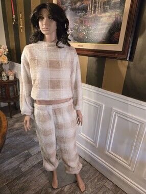 Zaful Cream & Tan Plaid Plush Pajama Set